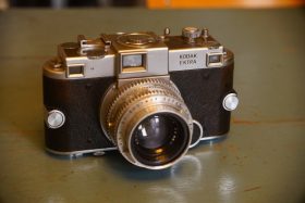 Kodak EKTRA + ektar 1.9 / 50mm lens