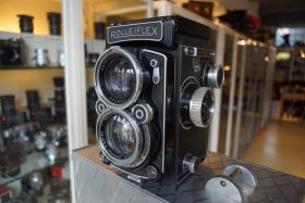 Rolleiflex 2.8C w/ Xenotar 2.8 / 80mm lens