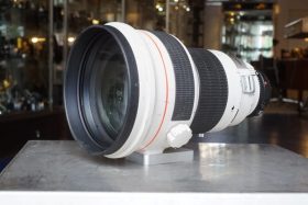 Canon lens FD 1:1.8 / 200mm L