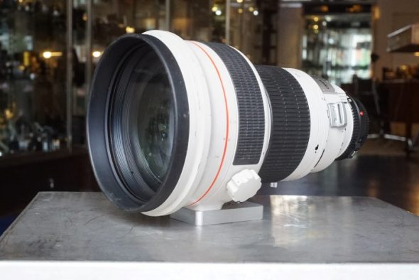 Canon lens FD 1:1.8 / 200mm L