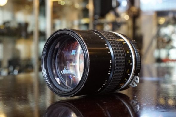 Nikon Nikkor 135mm f/2.8 AI lens