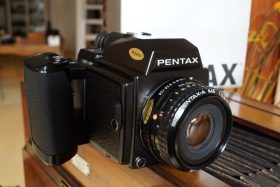 Pentax 645 kit + 2.8 / 75mm lens, Boxed