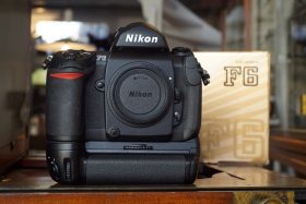 Nikon F6 body Boxed + MB-40