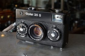 Rollei 35 S with the 2.8 / 40mm Zeiss Sonnar