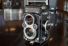 Rolleiflex 3.5F w/ Carl Zeiss Planar 75mm f/3.5