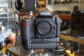 Nikon F6 Boxed + MB-40 grip, Boxed