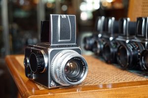 Pre-Owned - Hasselblad camera's kopen we graag in. Fotohandel Delfshaven is ook altijd op zoek naar Analoog Leica M3, M2, M4, M6, Mamiya RZ67, M645, Nikon F, F2, FM3a, FM2, Olympus OM, We horen het graag indien u iets bijzonders in de aanbieding heeft