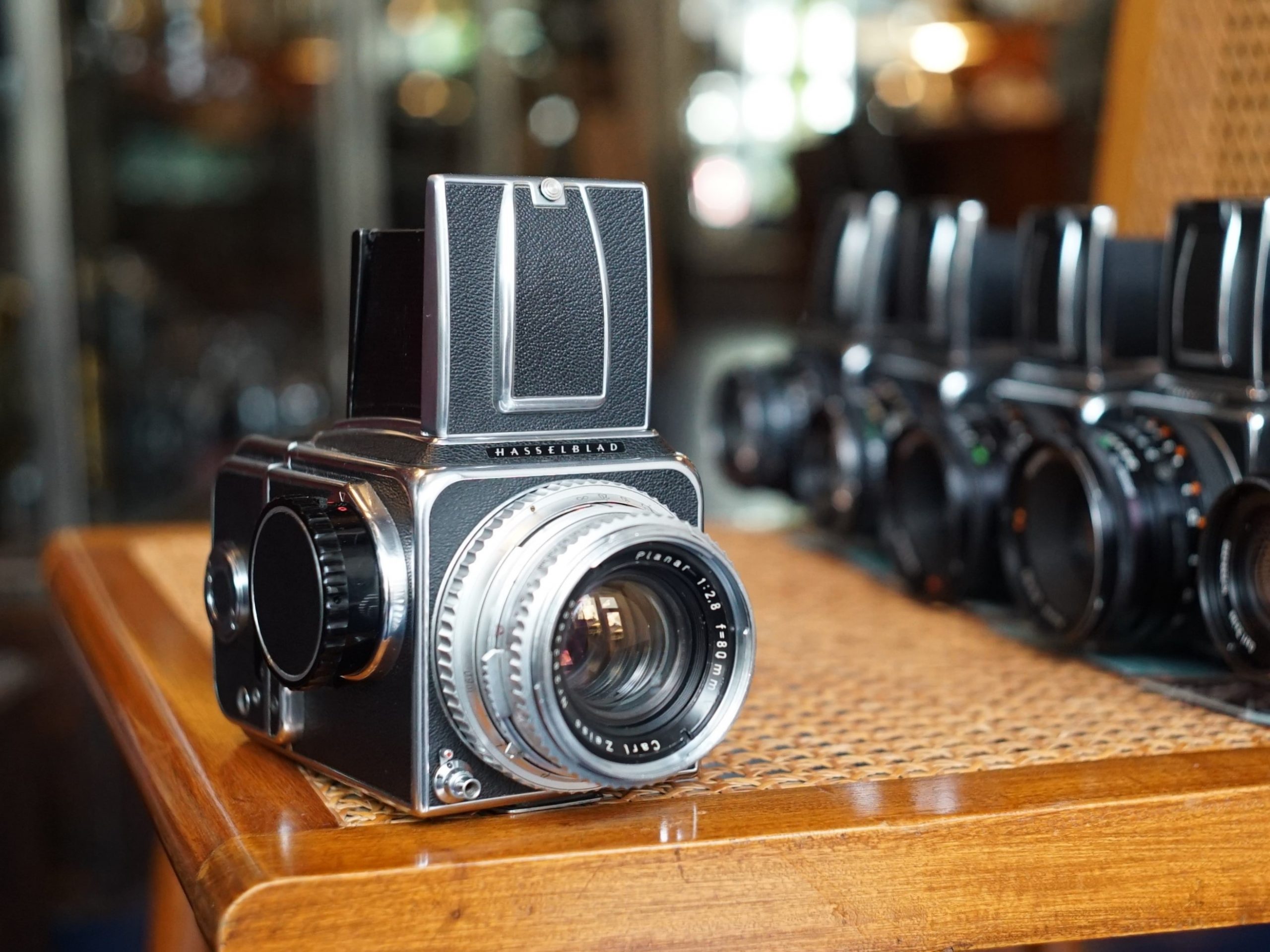 Hasselblad camera's kopen we graag in. Fotohandel Delfshaven is ook altijd op zoek naar Analoog Leica M3, M2, M4, M6, Mamiya RZ67, M645, Nikon F, F2, FM3a, FM2, Olympus OM, We horen het graag indien u iets bijzonders in de aanbieding heeft