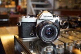 Nikon FM chrome + E 28mm f/2.8 AIS