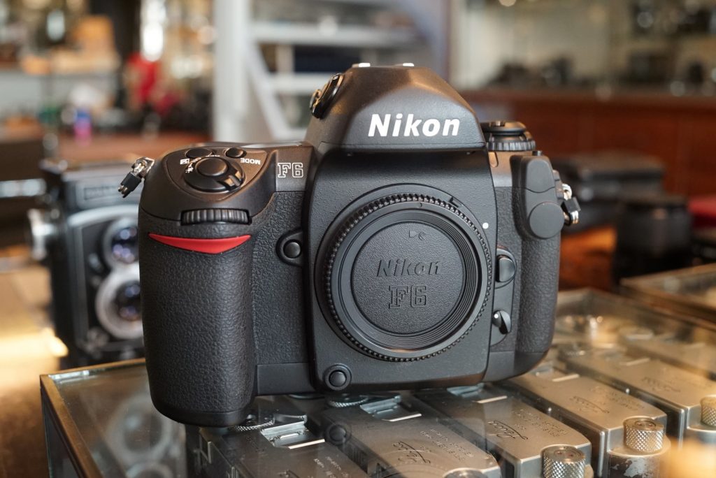 Nikon F6 body + MB-40 grip and pro battery kit
