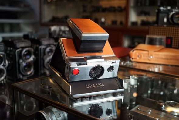 Polaroid SX70 Silver/Brown w/ leather pouch