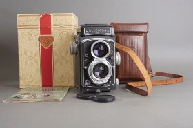 Rollei Rolleicord Va camera with 4×4 masks – in leather case and boxed