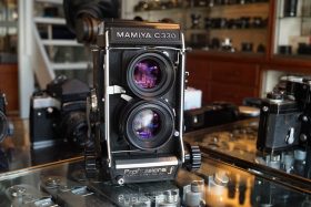 Mamiya C330 f + Sekor S 80mm f/2.8 Blue Dot