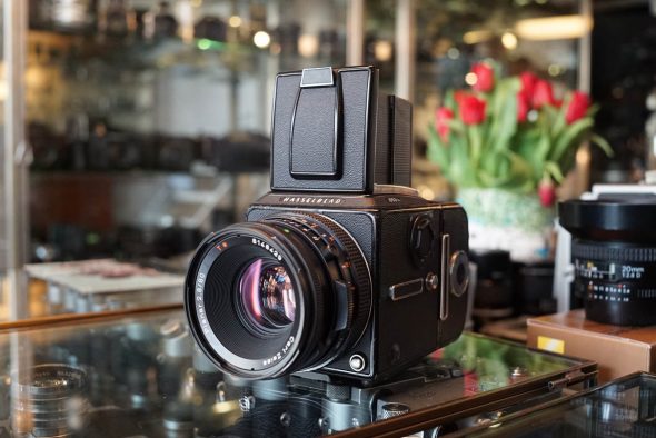 Hasselblad 503CXI + Zeiss Planar 2.8 / 80mm CF lens
