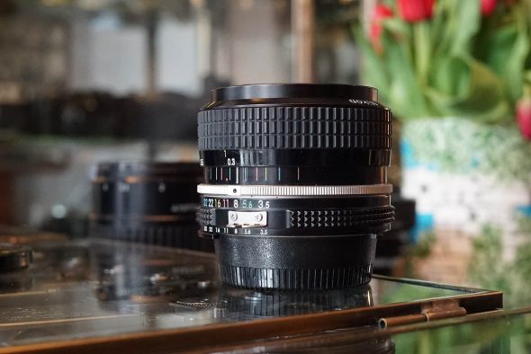 Nikon Nikkor 28mm 1:3.5 AI lens