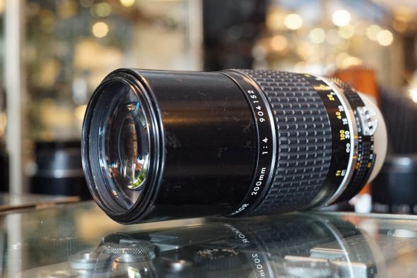 Nikon Nikkor 1:4 / 200mm Ai-s lens
