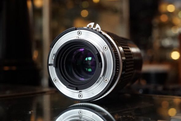 Nikon Nikkor 1:4 / 200mm Ai-s lens