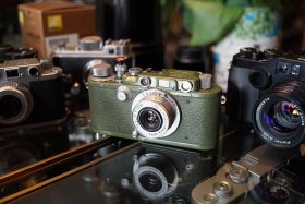 Leica IIIa in Green. + Leitz Elmar 3.5 / 5cm reds scale lens
