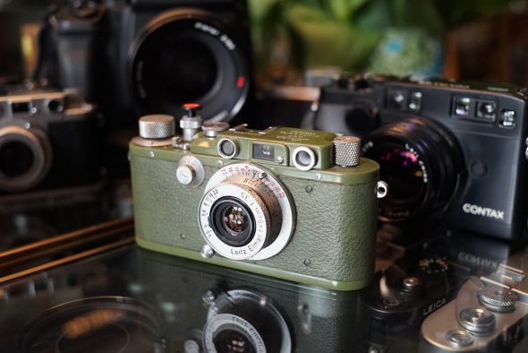 Leica IIIa in Green. + Leitz Elmar 3.5 / 5cm reds scale lens