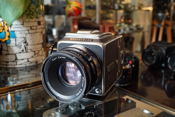 Hasselblad 500 C/M with Zeiss Planar 80mm f/2.8 – Rental