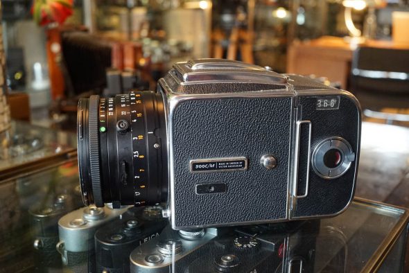 Hasselblad 500C/M kit + Carl Zeiss 2.8 / 80 Planar lens