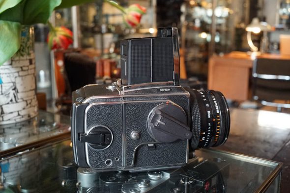 Hasselblad 501C/M kit + Zeiss 2.8 / 80mm Planar lens