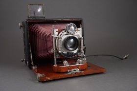 H. Ernemann Dresden folding camera with Goerz Doppel Anastigmat 130mm lens – very nice