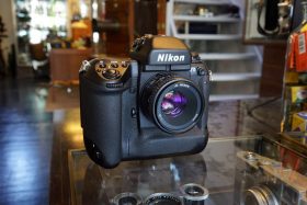 Nikon F5 + AF Nikkor 50mm f/1.8