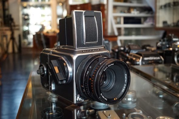 Hasselblad 500 C/M with Zeiss Planar 80mm f/2.8 – Rental kit