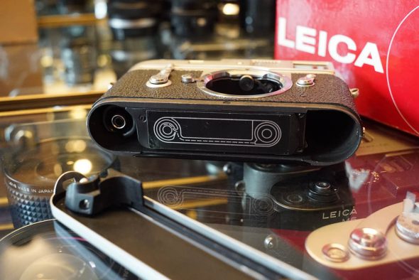 Leica M2 body, Boxed and with quick load