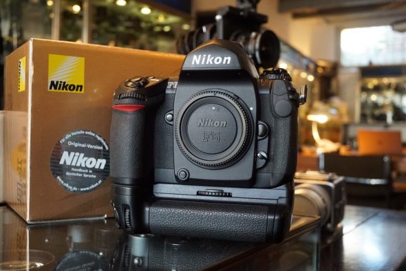 Nikon F6 body + MB-40 in original box
