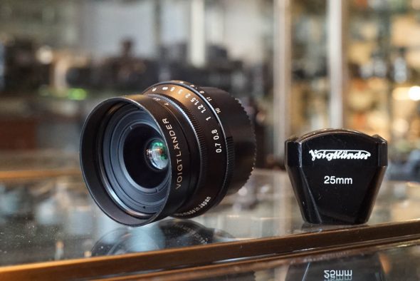 Voigtlander Snapshot-Skopar 25mm f4 MC lens + finder