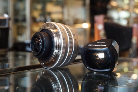 Voigtlander Super Wide-Heliar 15mm f4.5 + finder, Leica screw mount