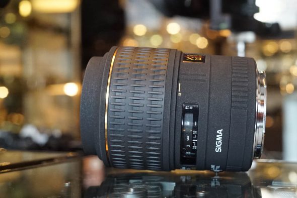 Sigma 105mm 1:2.8 macro lens for Canon EF