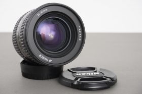 Nikon AF Nikkor 24-50mm 1:3.3-4.5 D lens
