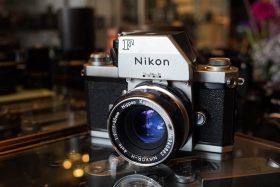 Nikon F + Nikkor-H 1:2 / 50mm lens