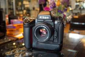 Nikon F5 kit + Nikkor 1.8 / 50mm D lens