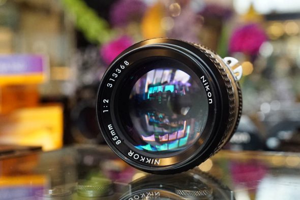 Nikon Nikkor 85mm 1:2 AI-s lens