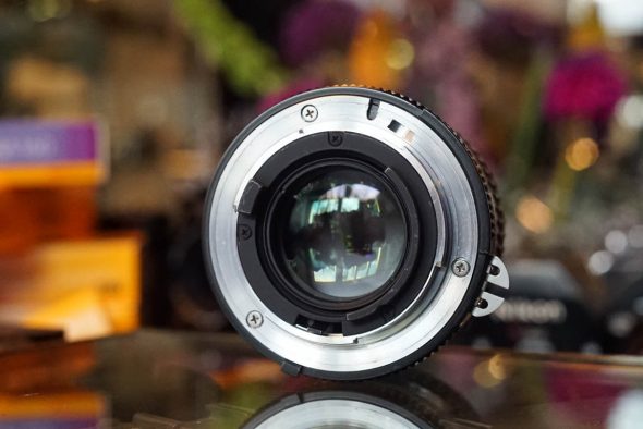 Nikon Nikkor 85mm 1:2 AI-s lens