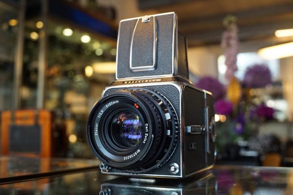 Hasselblad 500C + Zeiss Planar 2.8 / 80mm C T* lens
