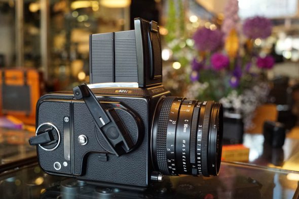 Hasselblad 501C kit + Carl Zeiss Planar 2.8 / 80mm C lens