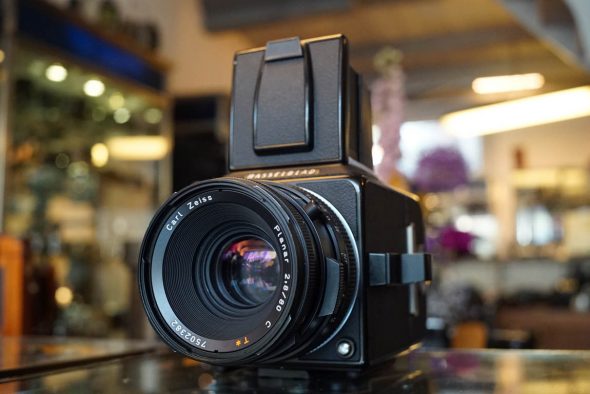 Hasselblad 501C kit + Carl Zeiss Planar 2.8 / 80mm C lens