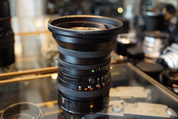 Carl Zeiss Distagon 4 / 40 T* CF lens for Hasselblad