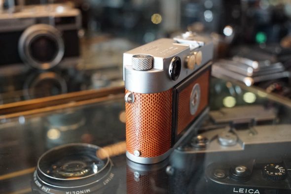 Leica M2 body with special leatherette
