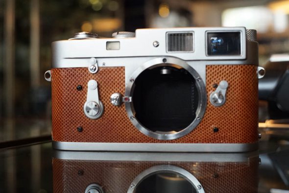 Leica M2 body with special leatherette