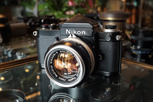 Nikon F2 + plain prism + 1.4 / 50mm Nikkor lens