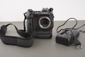 Olympus E1 digital SLR + battery and charger