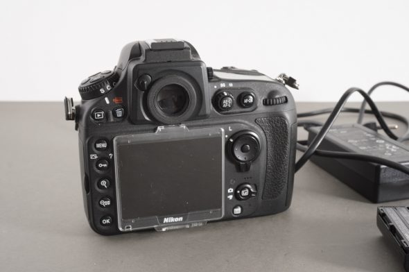 Nikon D800 digital SLR camera body + AC power adapter
