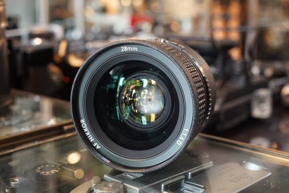 Nikon Nikkor 1:1.4 / 28mm AF D lens