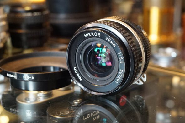 Nikon Nikkor 20mm 1:3.5 AI-s + lens hood HK-6